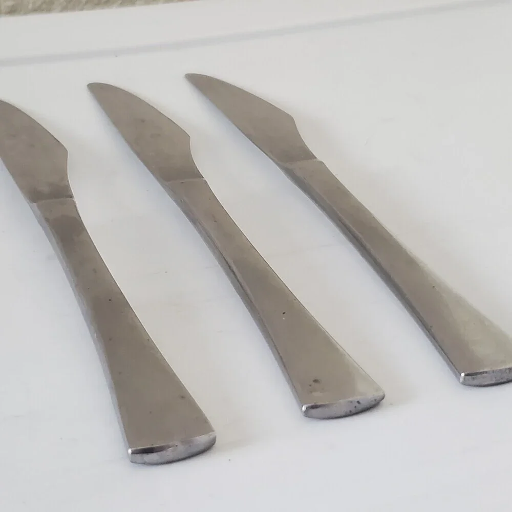 3 Vintage Stainless Steel Dinner Steak Knives One-Piece Japan Serrated Edge